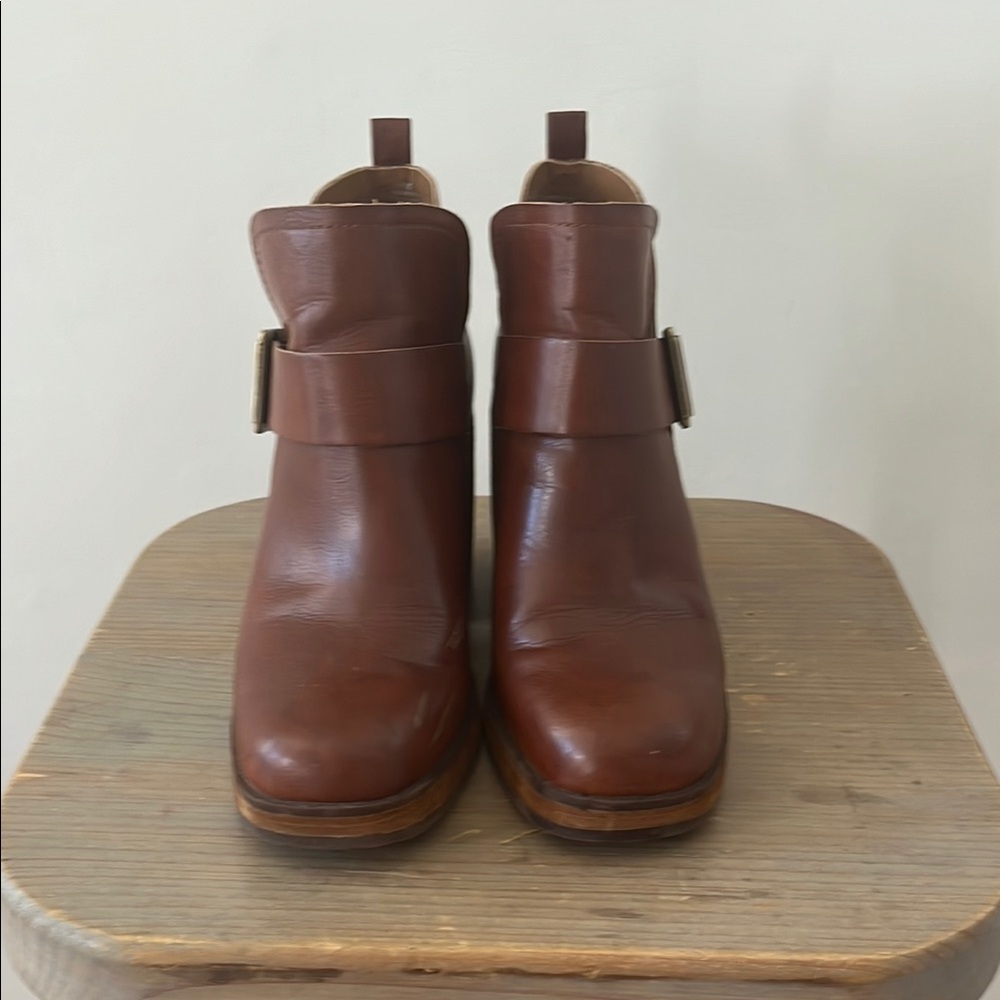Korks “Kari” Leather Bootie